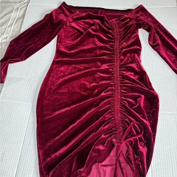 Velvet off shoulder dress size large - Picture 3 of 8